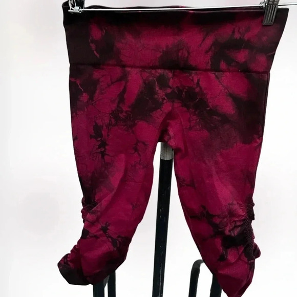 Lululemon athletica leggings in the flow crop II Capri wine berry tie dye size 6 - Picture 2 of 5